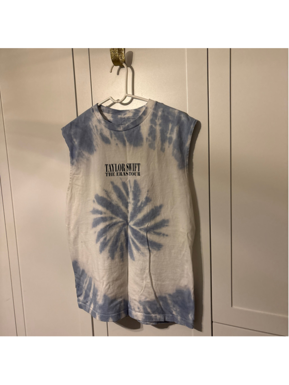 NWOT Taylor Swift The Eras Tour Tie-Dye Sleeveless Tee, Size M, White/Blue